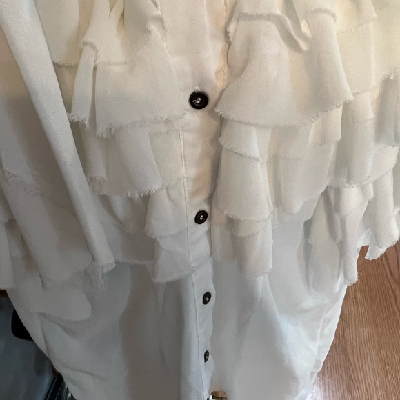 UPS and Downs ruffle top - Picture 4 of 4